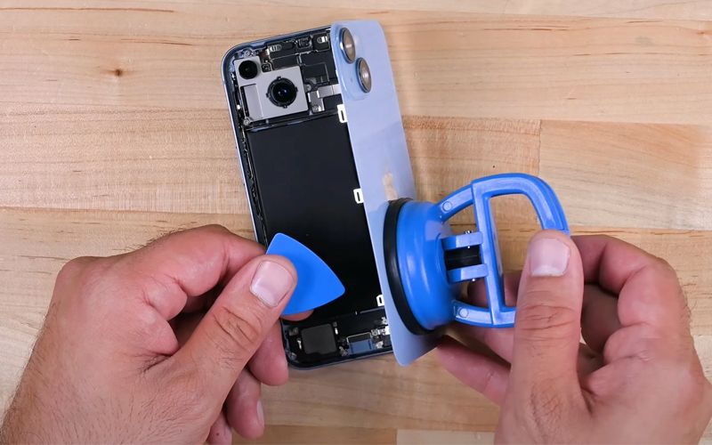 cach tu thay kinh lung iphone14 tai nha don gian 8