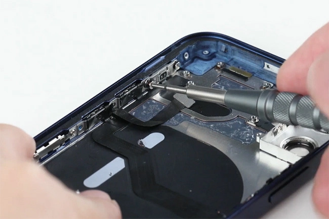 thay vo iphone 12 mini 10.jpg