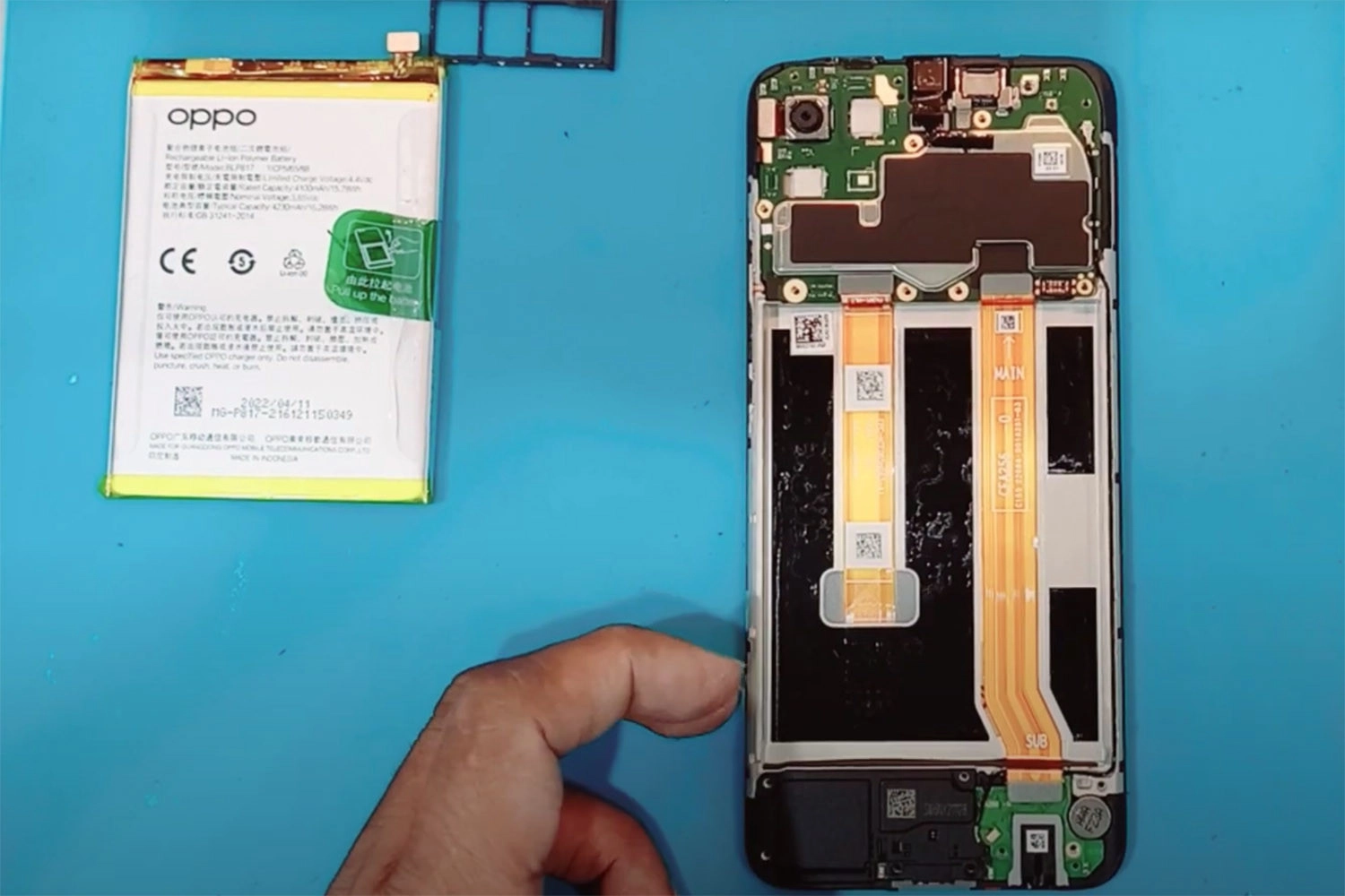 thay pin oppo a16k 4.jpg