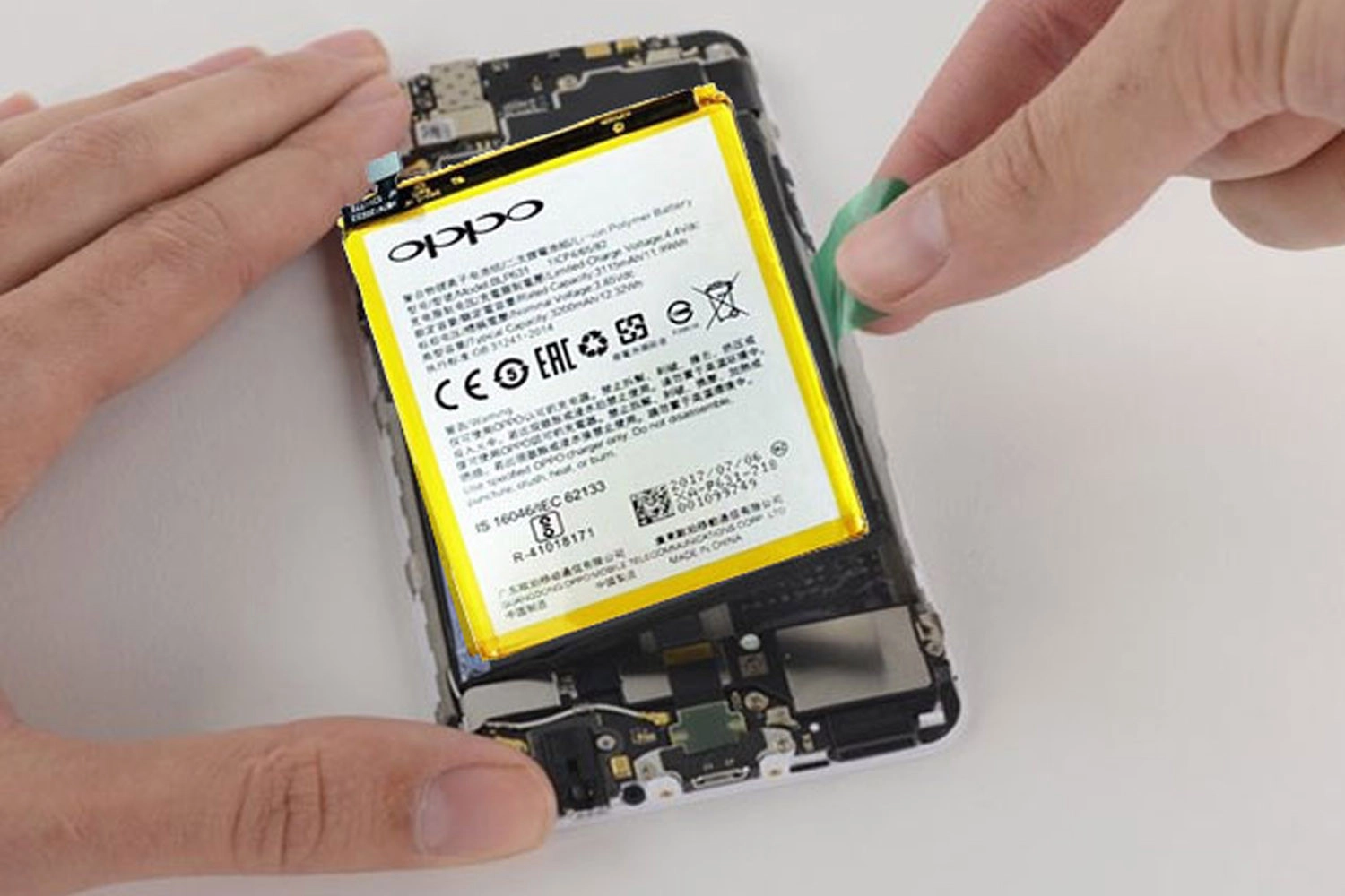 thay pin oppo a55 7.jpg 1