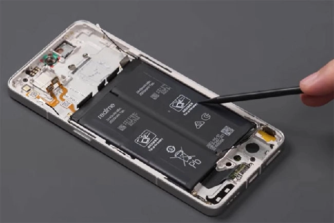 thay pin realme 2.jpg