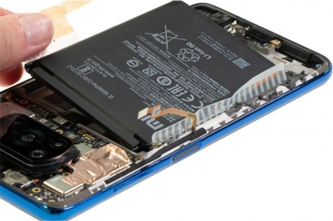 thay pin xiaomi poco c40 4.jpg