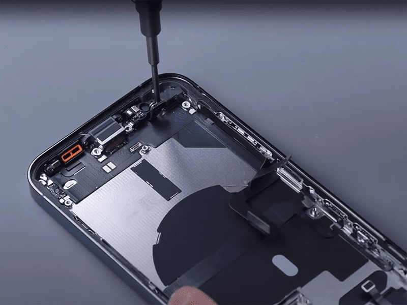 thay vo khung suon iphone 14 plus 06.png